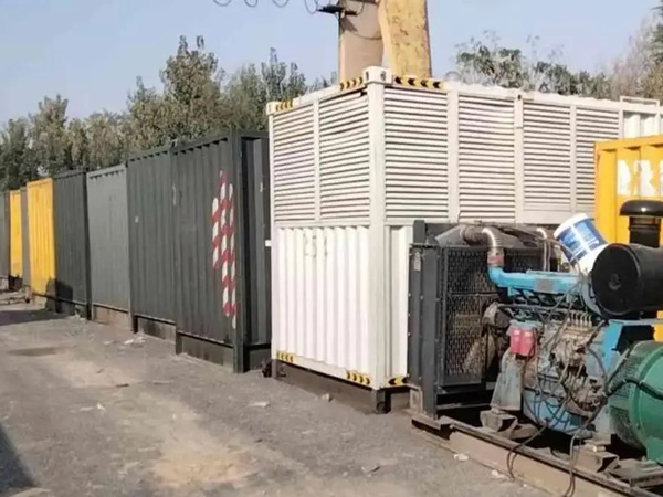 三伏潭镇200KW柴油发电机机组每小时油耗是多少？